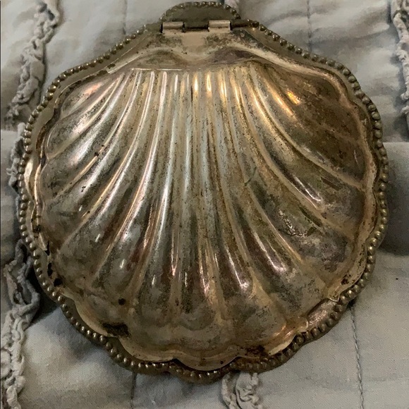 Jewelry - 3/$10 Vtg Silver plated clam made in England